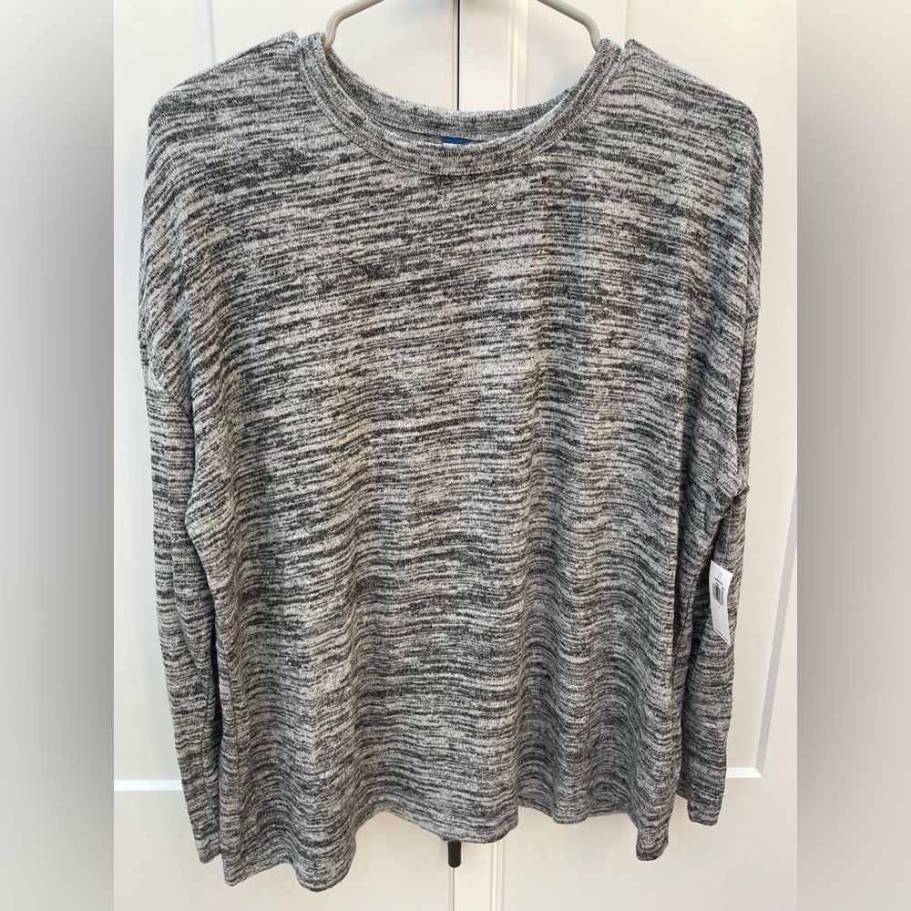 New sweater long sleeve crewneck NWT gray black large Old Navy